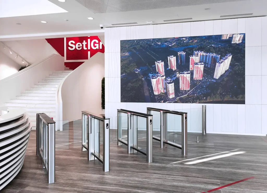 Perco compact swing gates